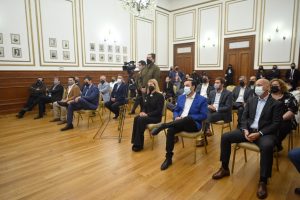 Alicia encabezó el acto de firma de contrato para la finalización de obra en la Ruta Nacional N° 3