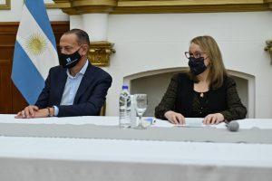 Alicia encabezó el acto de firma de contrato para la finalización de obra en la Ruta Nacional N° 3