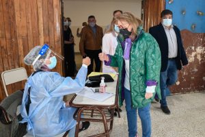Alicia participó de la jornada de vacunación en la Escuela Primaria Provincial Nº 9 de El Calafate