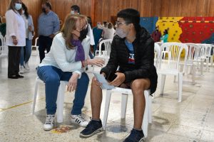 Alicia participó de la jornada de vacunación en la Escuela Primaria Provincial Nº 9 de El Calafate