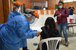 Estudiantes de El Calafate concurren a los dispositivos de vacunación contra el COVID – 19