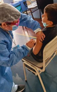 Jornada integral de vacunación en escuelas y barrios de Río Gallegos