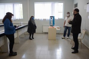 Educación promueve la confección solidaria de insumos para protección del Covid-19