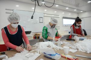 Educación promueve la confección solidaria de insumos para protección del Covid-19