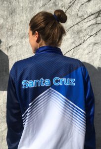 Es bicampeona nacional de taekwondo y viste los colores de Santa Cruz