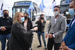 Alicia acompañó la presentación de las unidades de transporte público en Río Gallegos
