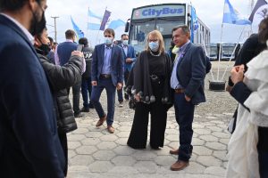Alicia acompañó la presentación de las unidades de transporte público en Río Gallegos