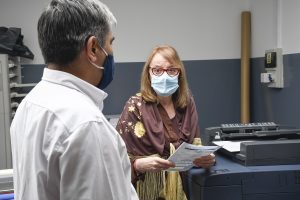 Alicia recorrió las instalaciones de la Imprenta y el Boletín Oficial