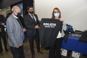 El Gobierno de Santa Cruz presentó los nuevos uniformes para las áreas de seguridad y fuerzas policiales
