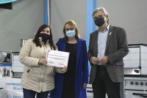 Alicia encabezó el acto de entrega de equipamiento a emprendedores y centros comunitarios de la provincia