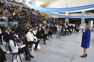 Alicia encabezó el acto de entrega de equipamiento a emprendedores y centros comunitarios de la provincia
