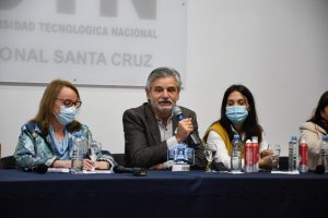 Alicia firmó un convenio para el proyecto del polo tecnológico en Santa Cruz