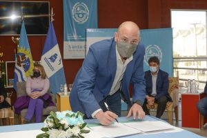 Alicia encabezó la firma de convenios destinados a la niñez junto a municipios