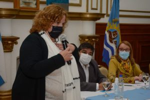 Alicia hizo entrega del Decreto de Homologación del CCT de Salud a lxs trabajadorxs