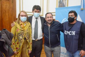 Alicia hizo entrega del Decreto de Homologación del CCT de Salud a lxs trabajadorxs