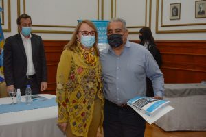 Alicia hizo entrega del Decreto de Homologación del CCT de Salud a lxs trabajadorxs