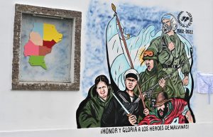 Seguridad presentó un mural homenajeando a los héroes de Malvinas