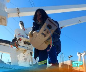 Personal de Servicios Públicos trabaja en labores de saneamiento y energía