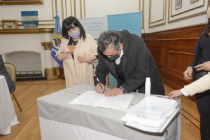 El Gobierno firmó convenios de colaboración mutua con instituciones deportivas, sociales y culturales