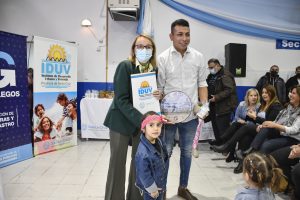 Alicia encabezó el acto de entrega de terrenos a vecinos y vecinas de Río Gallegos