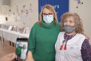 Alicia participó en la entrega de libros en la Escuela Primaria Provincial N°60 de Río Turbio