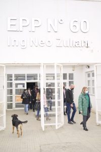 Alicia participó en la entrega de libros en la Escuela Primaria Provincial N°60 de Río Turbio