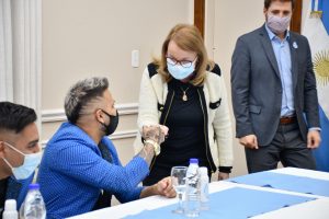 Alicia brindó su apoyo a artistas que representarán a Santa Cruz