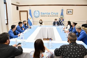 Alicia brindó su apoyo a artistas que representarán a Santa Cruz