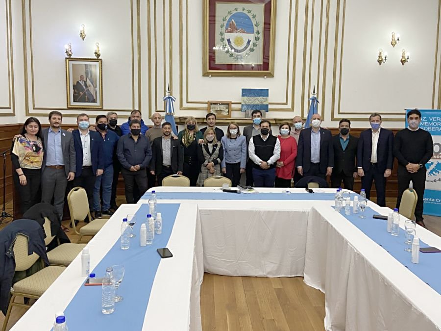 Alicia se reunió con intendentxs y comisionadxs del Frente de Todos