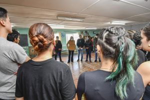 Alicia visitó al Ballet Internacional de Santa Cruz en el Centro Cultural Orkeke de Río Gallegos