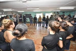 Alicia visitó al Ballet Internacional de Santa Cruz en el Centro Cultural Orkeke de Río Gallegos