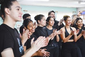 Alicia visitó al Ballet Internacional de Santa Cruz en el Centro Cultural Orkeke de Río Gallegos