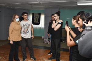 Alicia visitó al Ballet Internacional de Santa Cruz en el Centro Cultural Orkeke de Río Gallegos